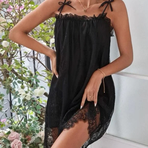 Sexy Contrast Lace Tie Shoulder Cami Nightdress - Picture 2 of 7